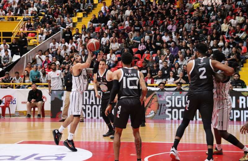Cafeteros de Armenia y Caribbean Storm Islands harán la final de la Liga de  Baloncesto | El Quindiano