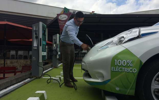 Edeq inaugura su tercera estación para carga de vehículos eléctricos