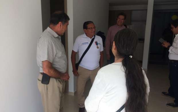 En el edificio residencial Torre de Orense se dieron apartamentos a militares y policías retirados